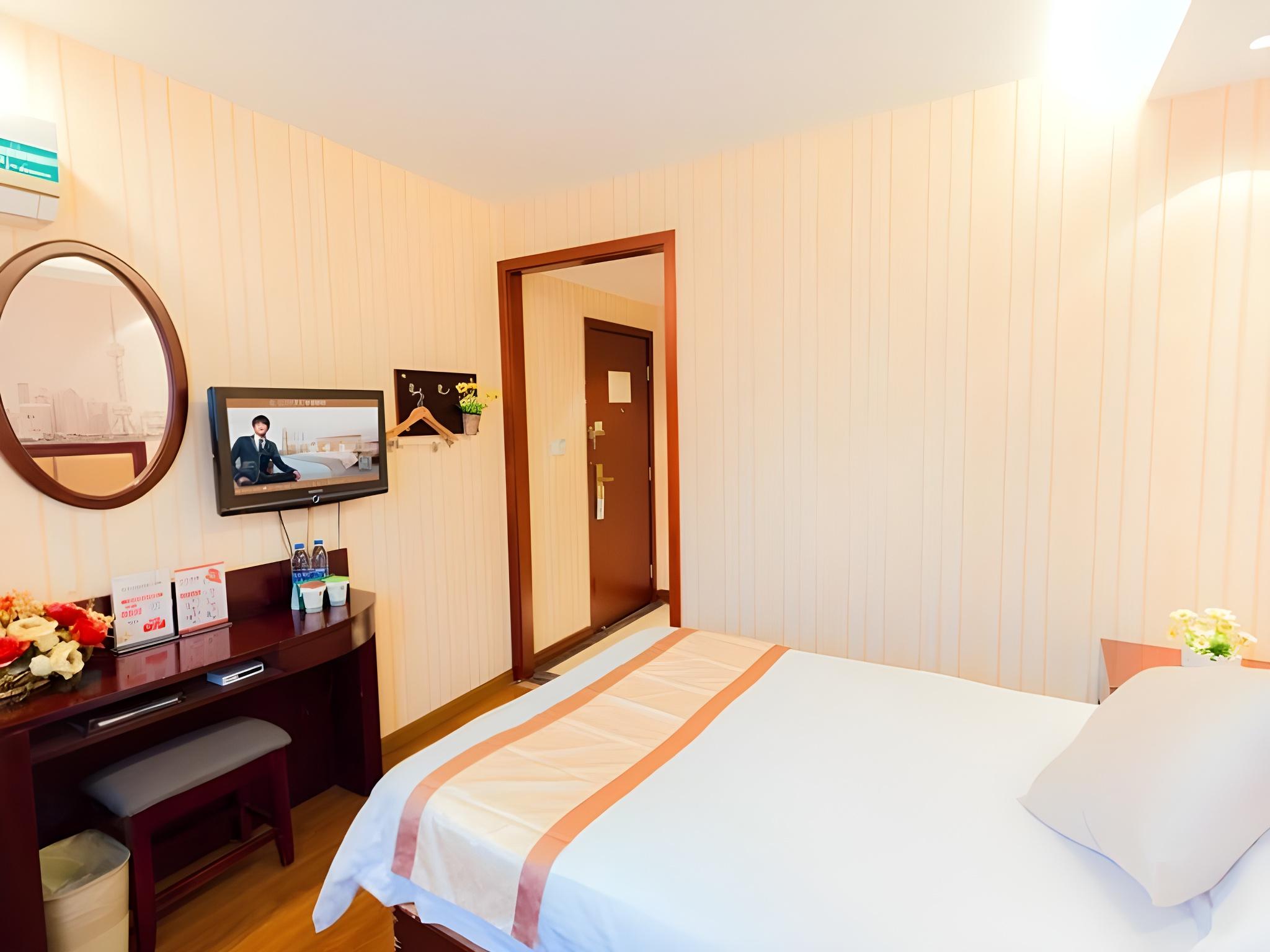 Фото GreenTree Inn Express Hotel