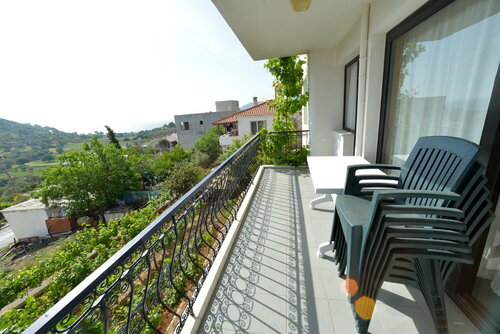 Хостел Mimas Garden Apartments в Карабуруне