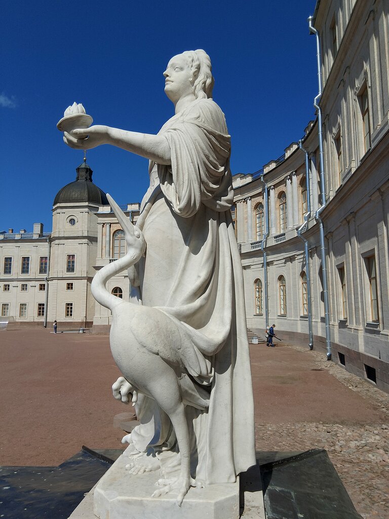 Жанровая скульптура Бдительность, Гатчина, фото