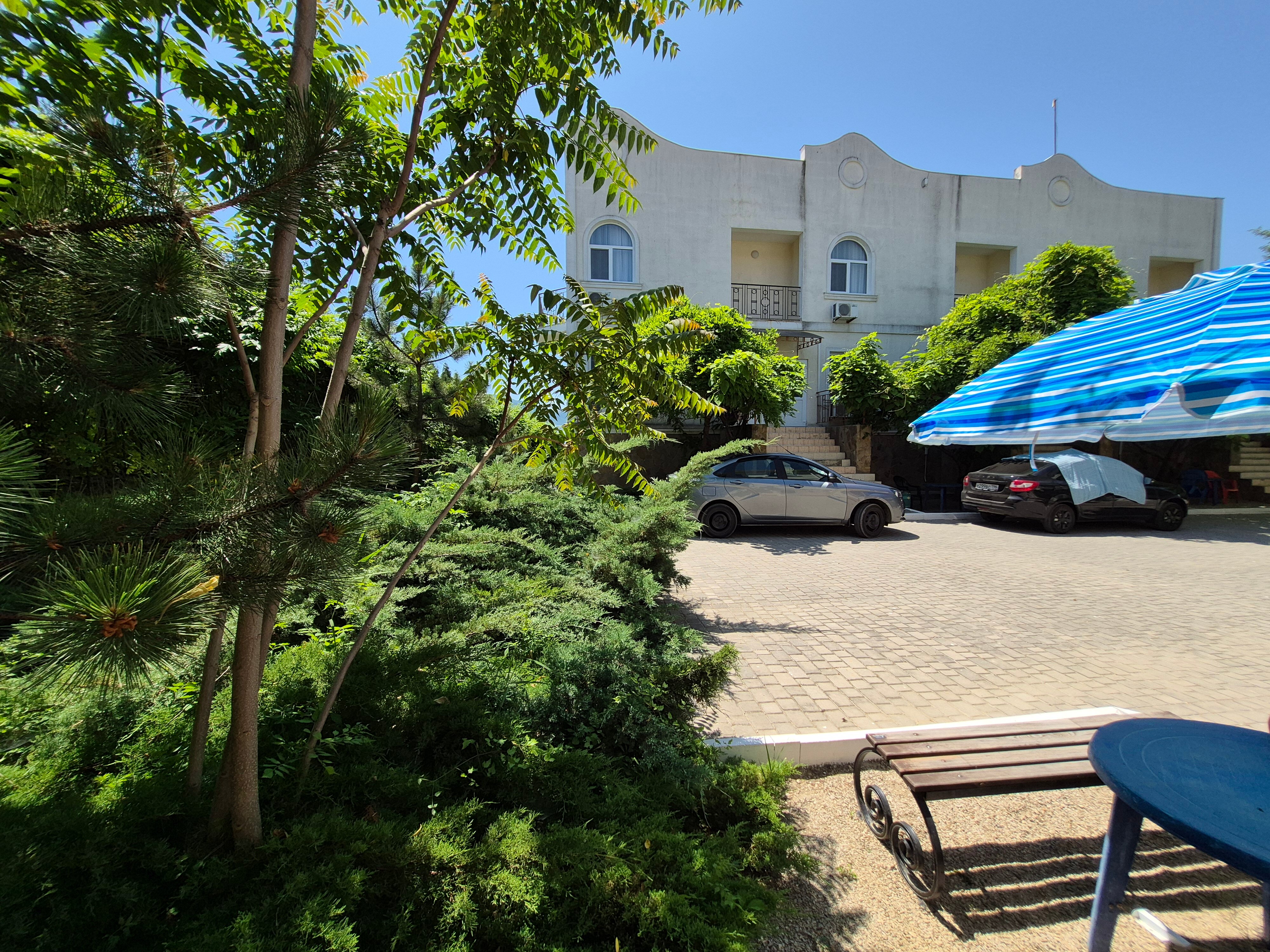 Фото отеля 2