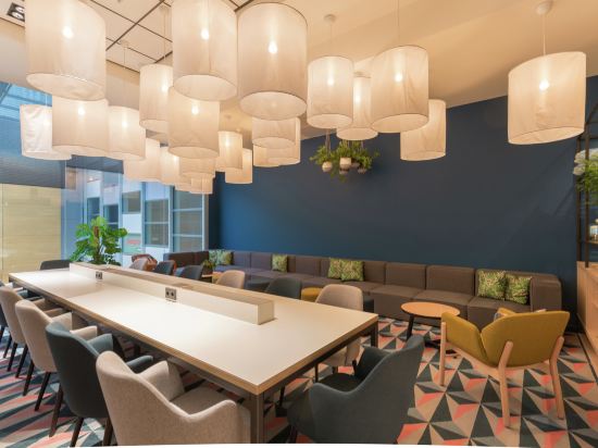 Фото Hampton by Hilton Utrecht Central Station