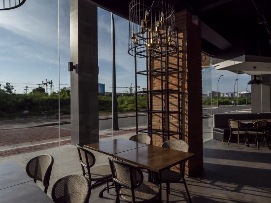 Фото Sequoia Hotel Manila Bay