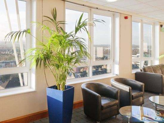 Фото Holiday Inn Edinburgh