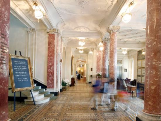 Фото Hotel Schweizerhof Luzern