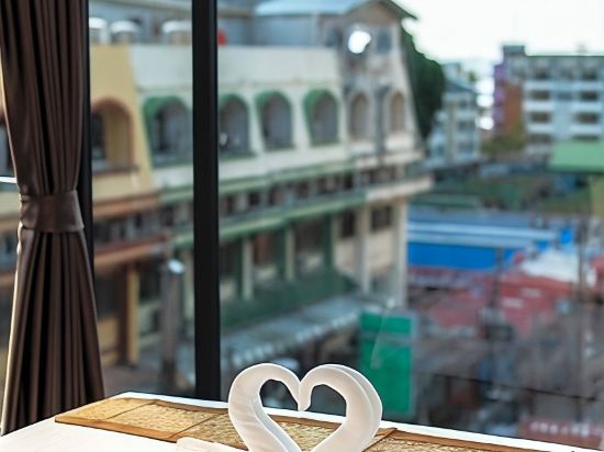 Фото Blackwoods Hotel Pattaya