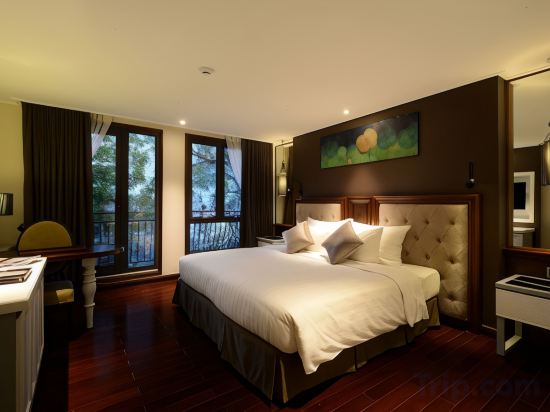 Фото The Chi Boutique Hotel