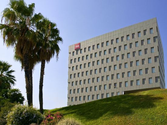 Фото Ibis Barcelona Santa Coloma