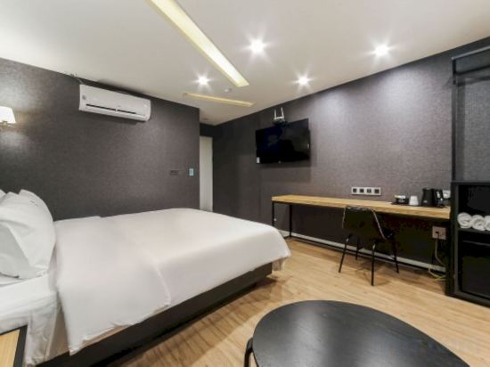 Фото Busan Daeyeondong Hotel With