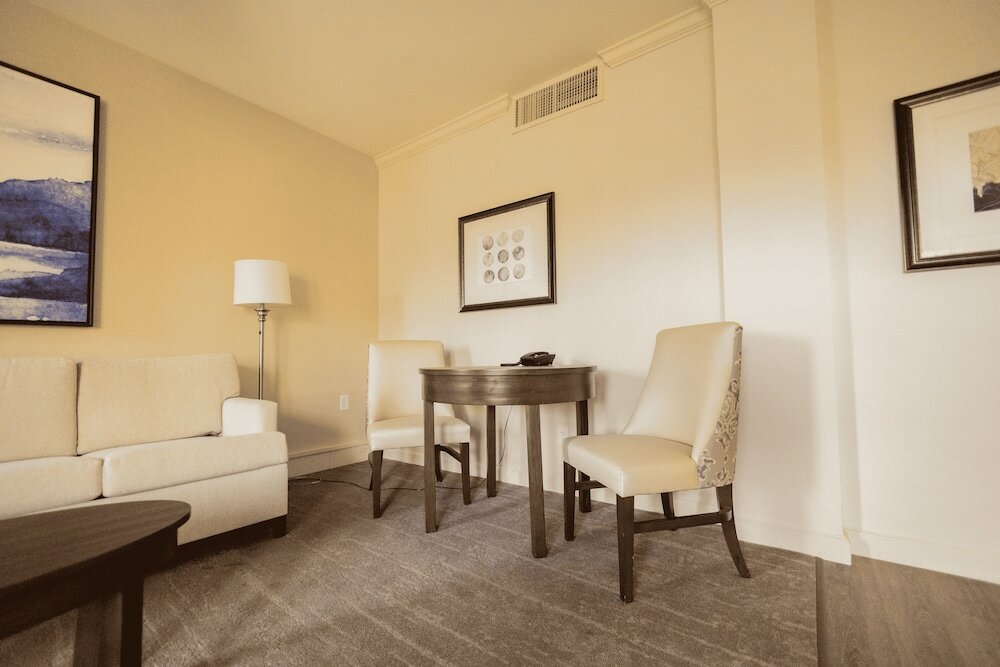 Фото The Grand Summit Hotel