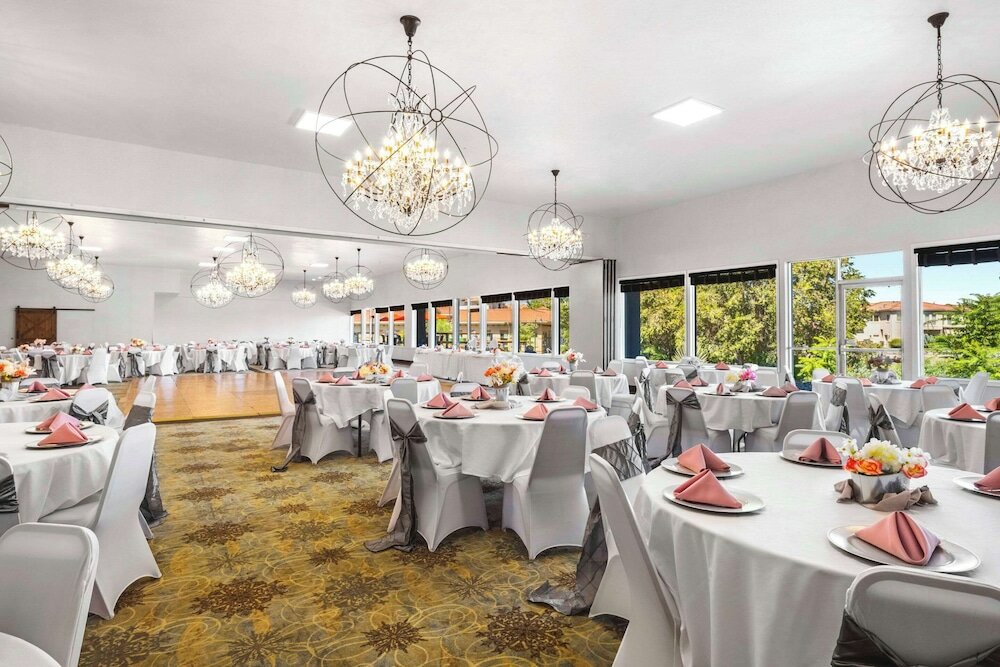 Фото Riverfront Hotel, SureStay Collection by Best Western