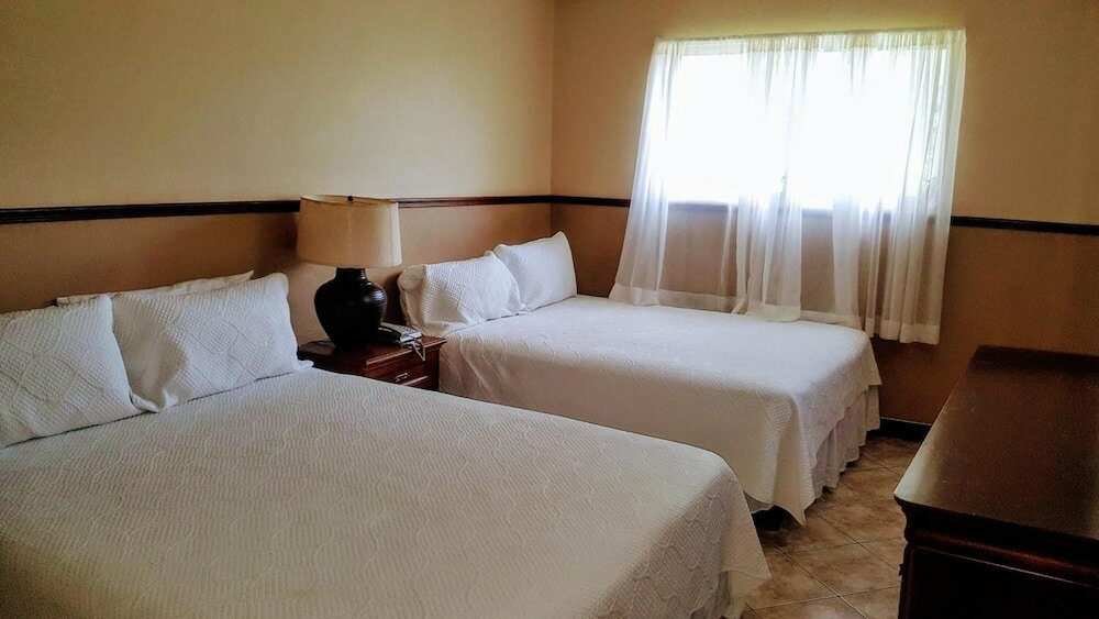 Фото The Mandeville Hotel