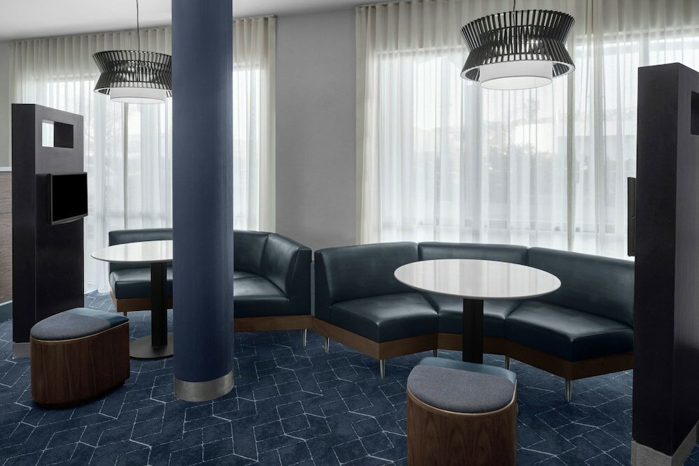 Фото Courtyard by Marriott Los Angeles Burbank Airport