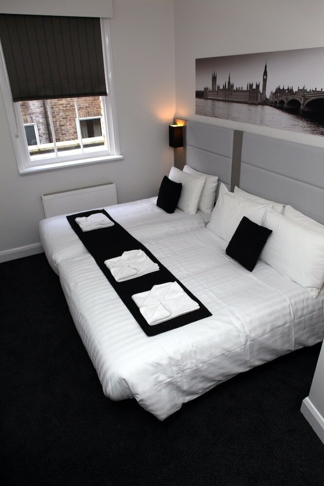 Фото The Omega Hotel