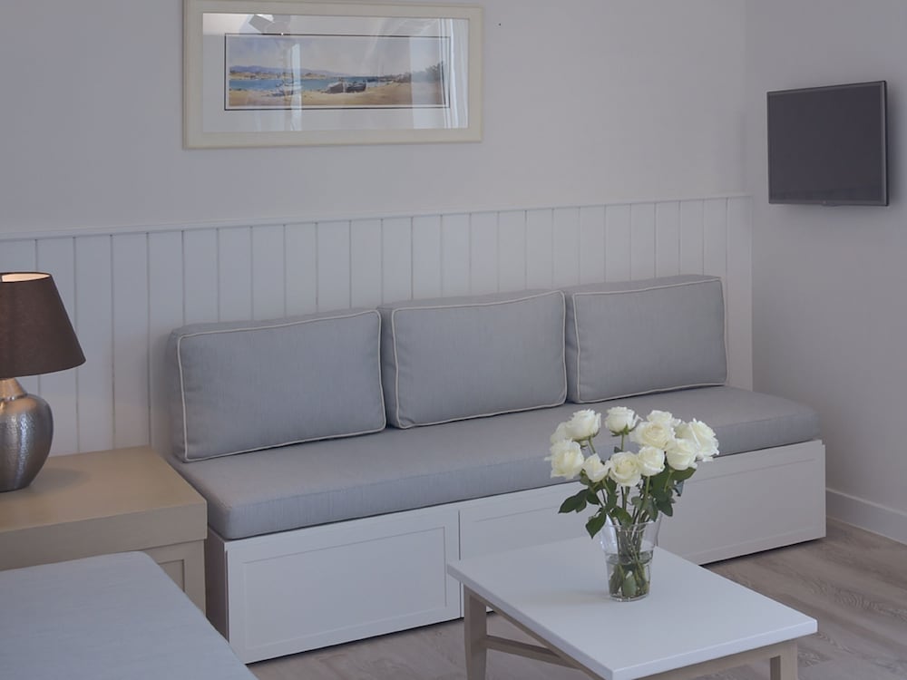 Фото Sunrise Gardens Aparthotel