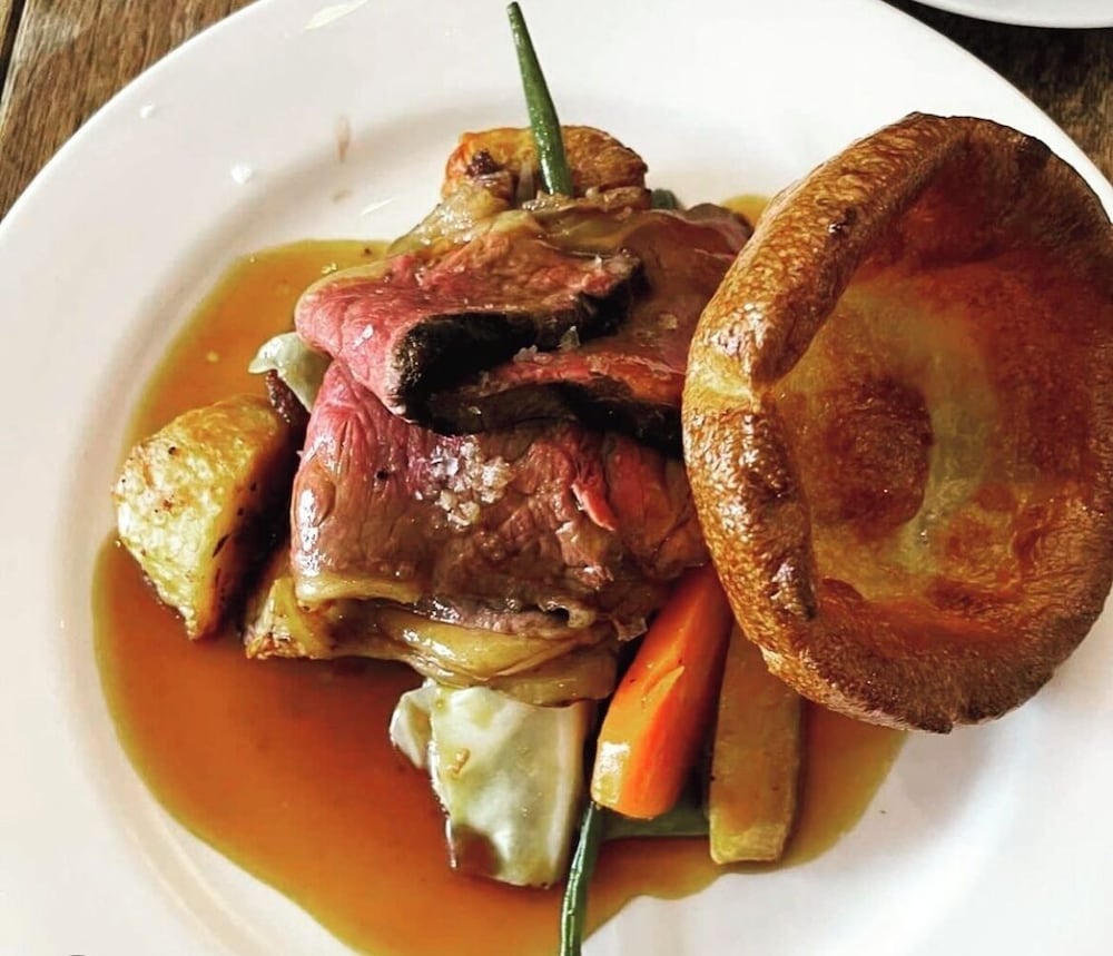 Фото The Captain Cook Hotel