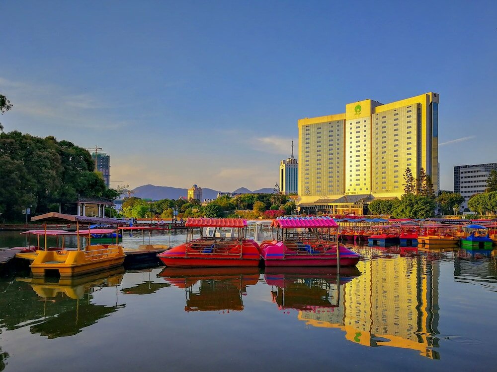Фото Fuzhou Lakeside Hotel
