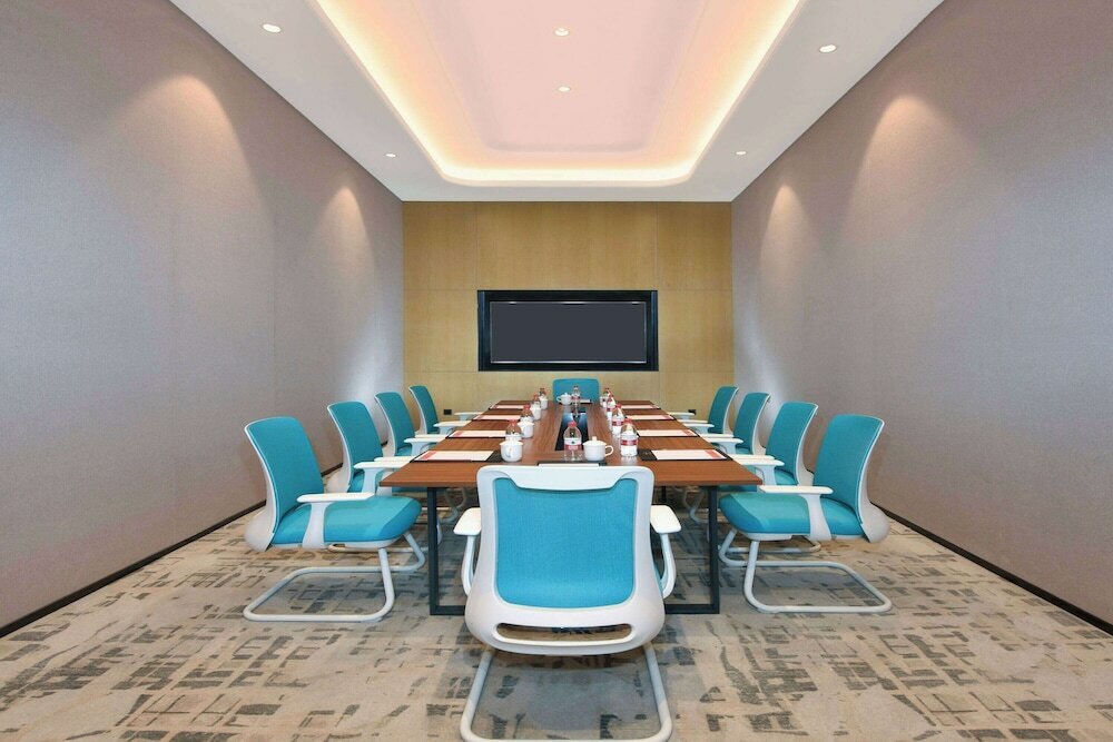 Фото Ramada Plaza Dongxing City Center