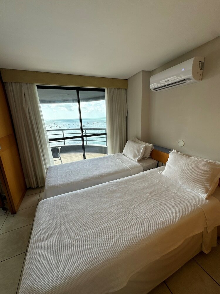 Фото Iate Plaza Hotel