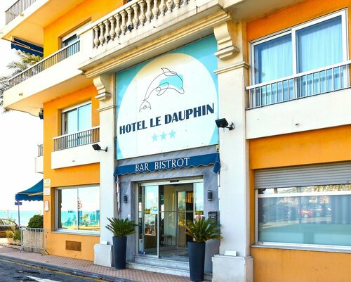 Гостиница Hôtel Le Dauphin в Ментоне
