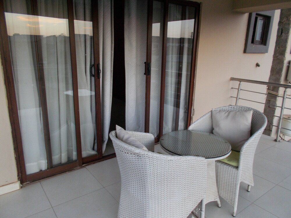 Фото Four Pillars Lodge