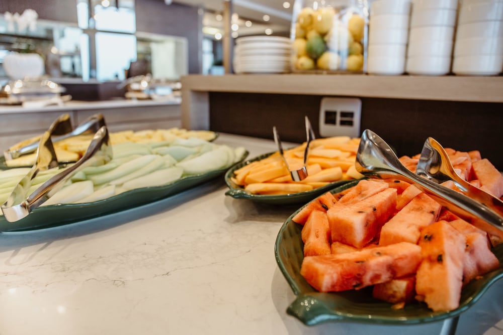 Фото Belaire Suites Hotel