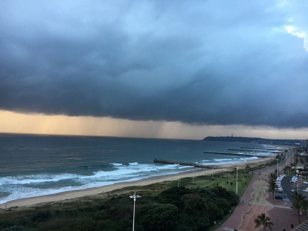 Фото Belaire Suites Hotel