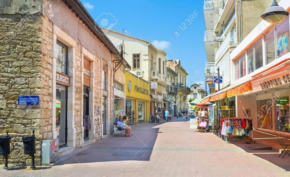 Фото Alinea Suites Limassol Center