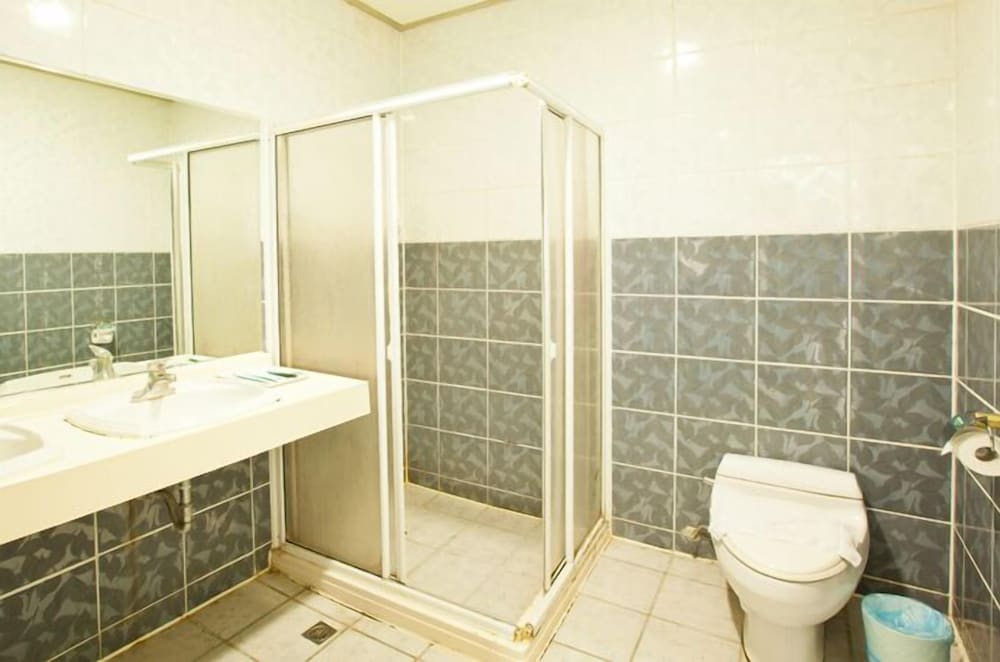 Фото Lakeside Resort Hotel