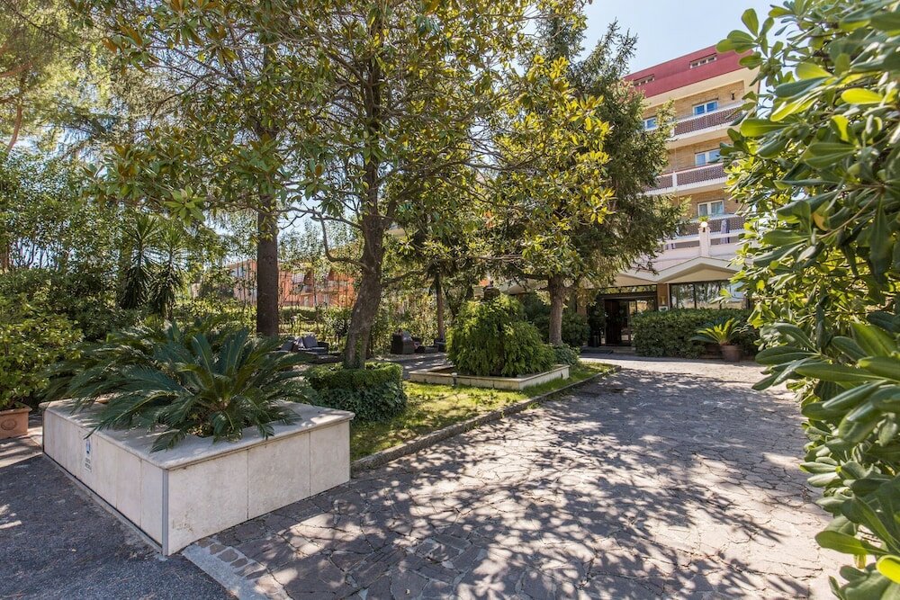 Фото Pinewood Hotel Rome