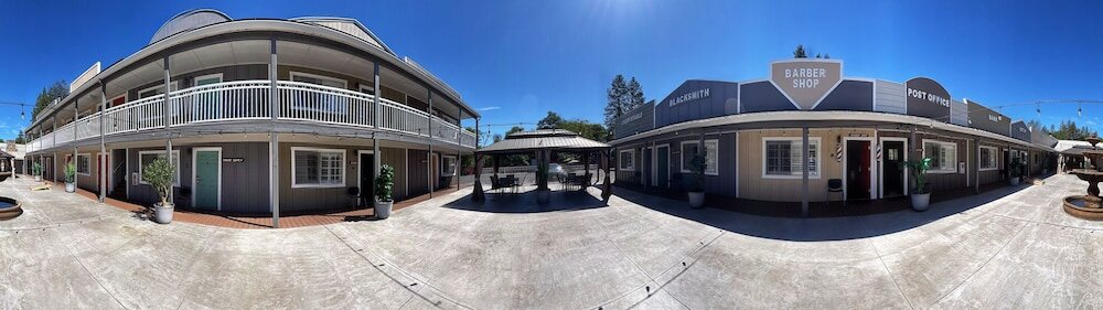 Фото The Old West Inn