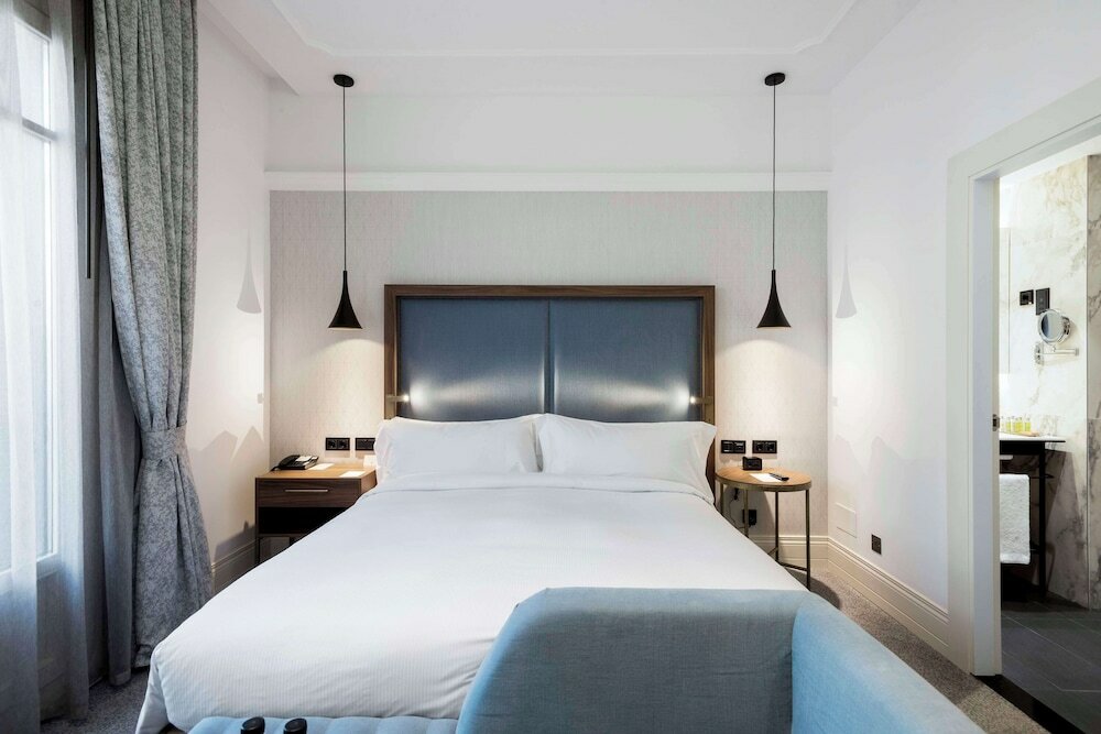 Фото DoubleTree by Hilton Madrid - Prado