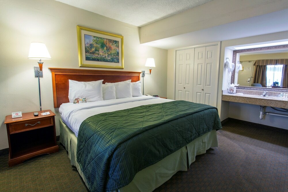 Фото Quality Inn Savannah Historic District