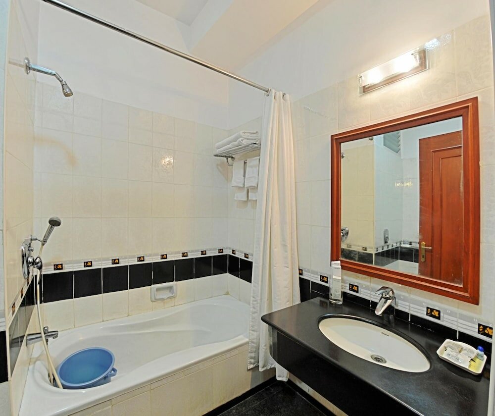 Фото Hotel Gnanam