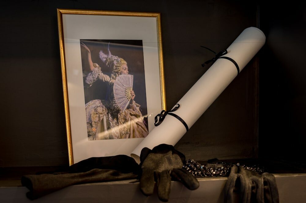 Фото La Comtesse