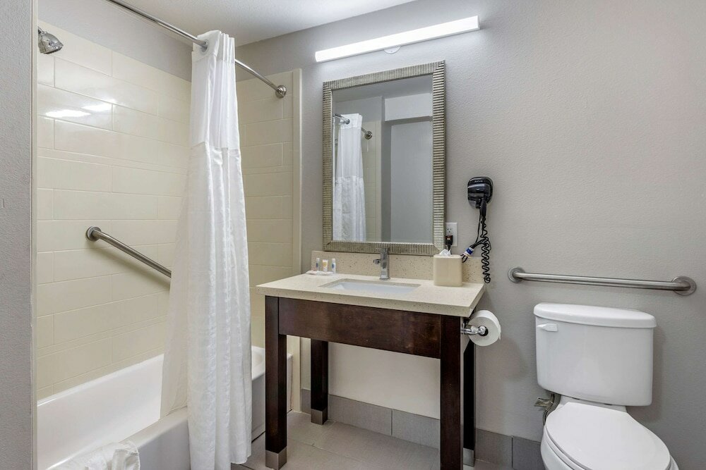 Фото Comfort Inn & Suites North Little Rock Jfk Blvd