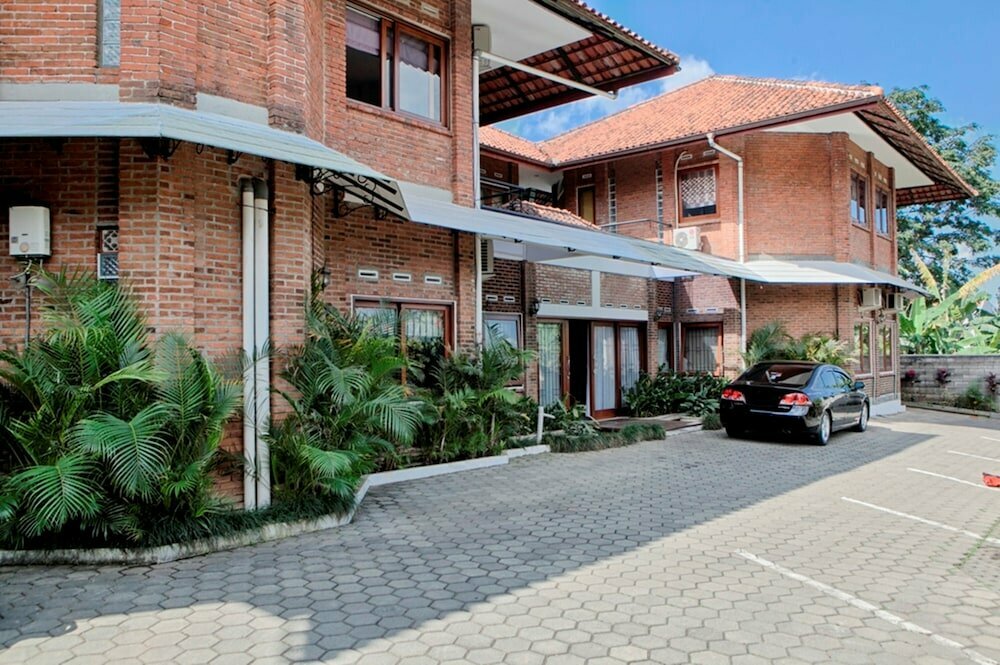 Hotel RedDoorz Plus near Dago Pakar, Bandung, photo