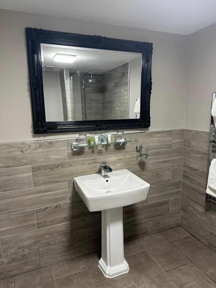 Фото Langtry Manor Hotel