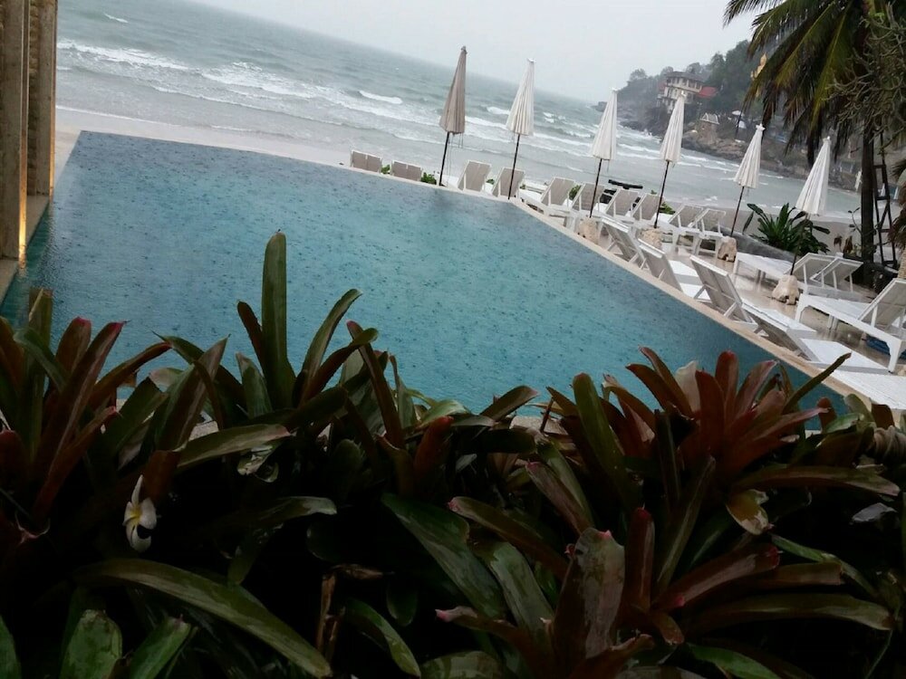 Фото Nern Chalet Beachfront Hotel