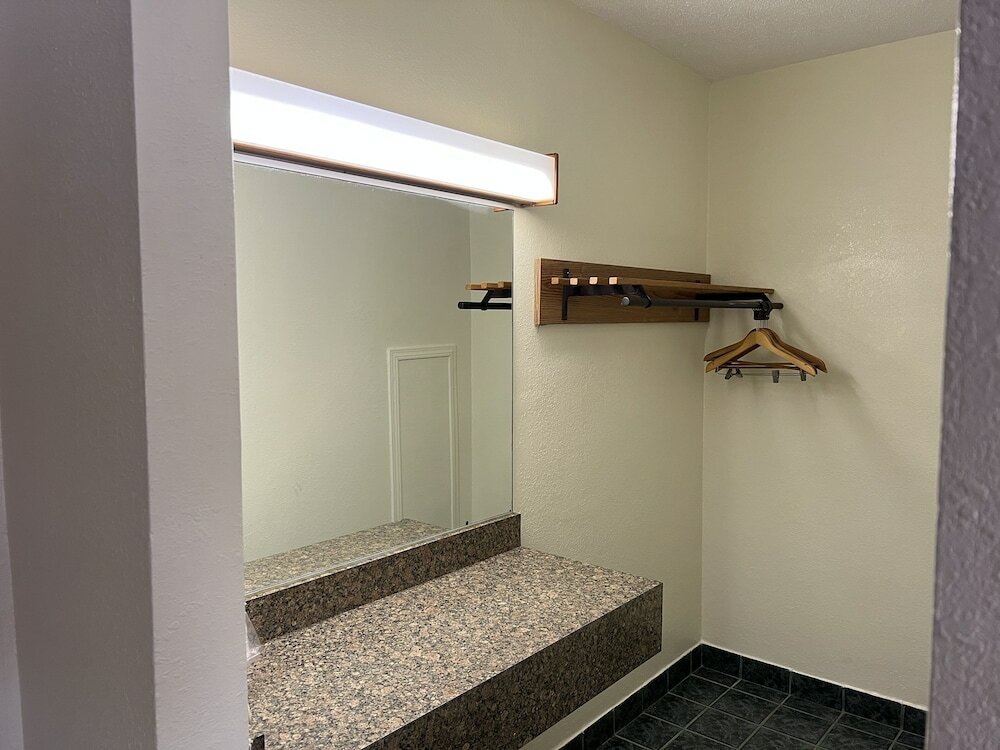 Фото A Victory Inn - West Dearborn