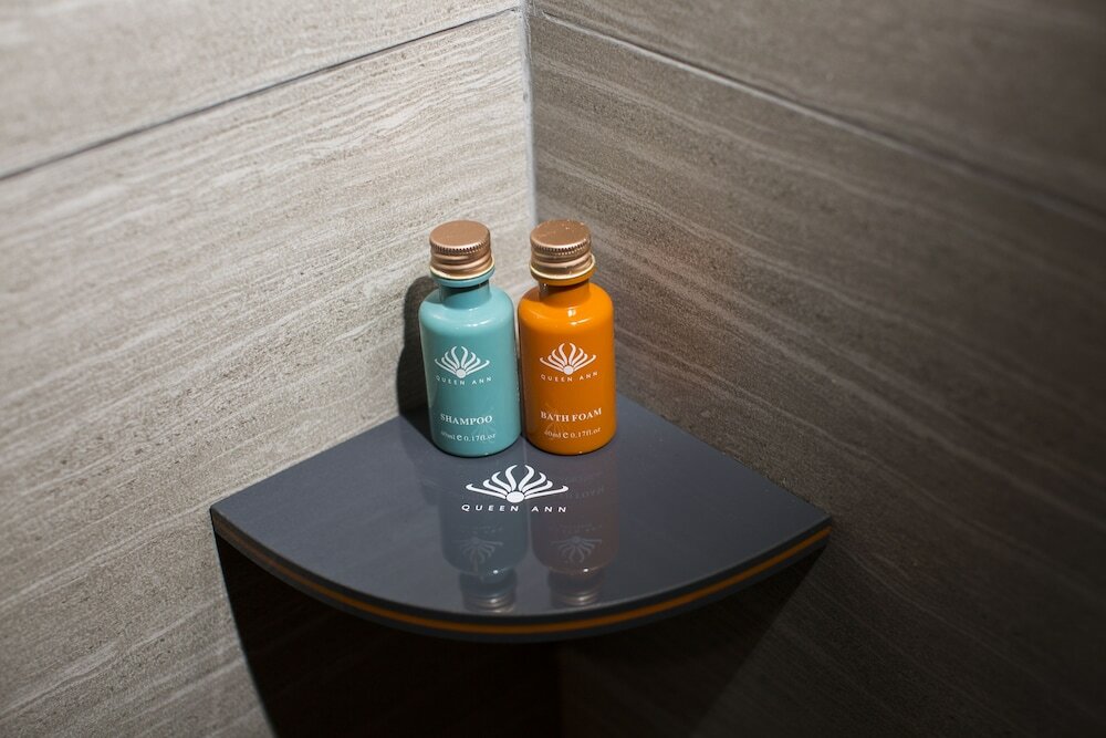 Фото Queen Ann Hotel