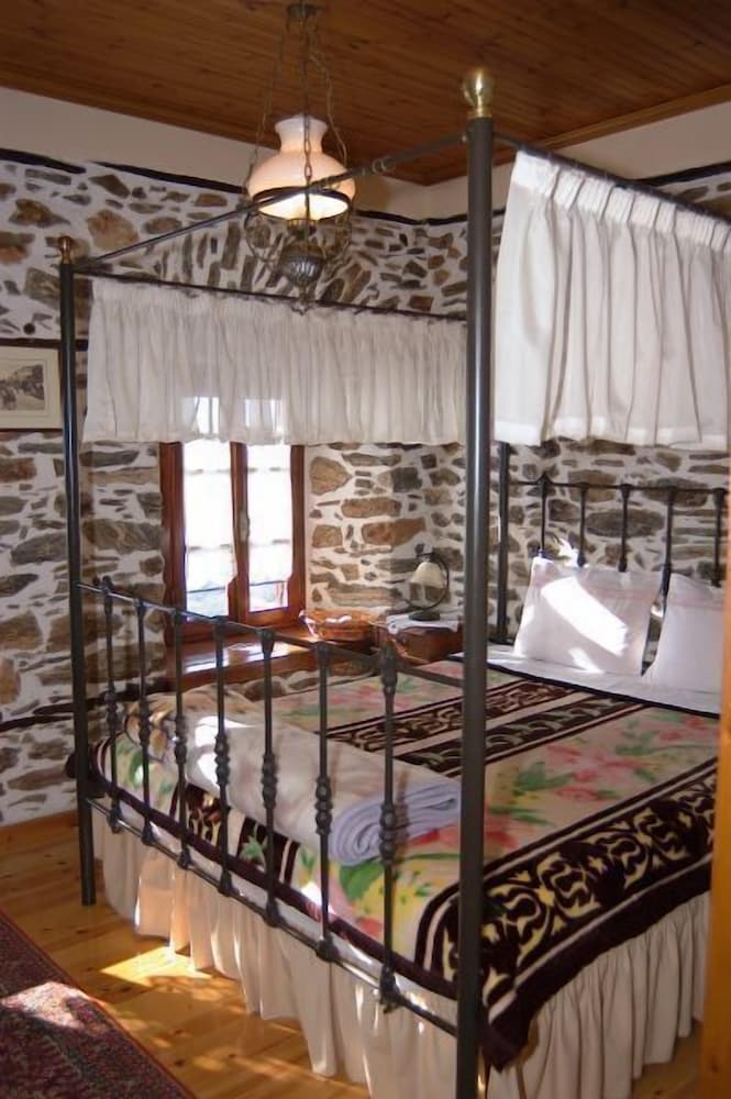 Фото Mansion Terpou