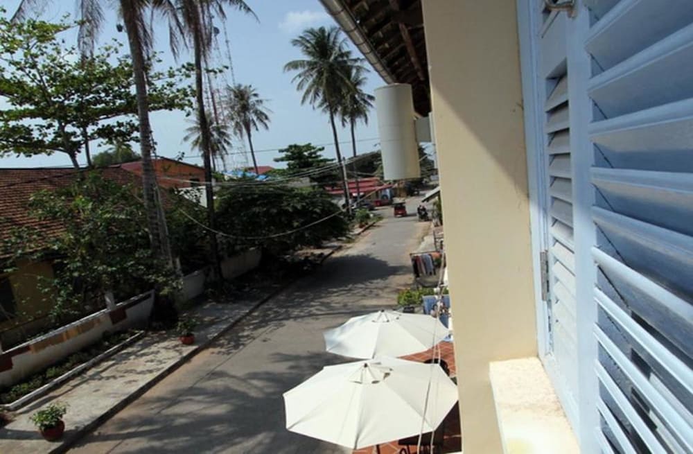 Фото The Columns Hotel