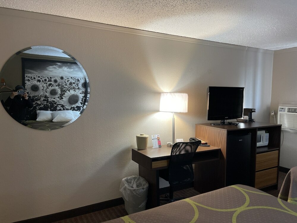 Фото Super 8 by Wyndham Bismarck