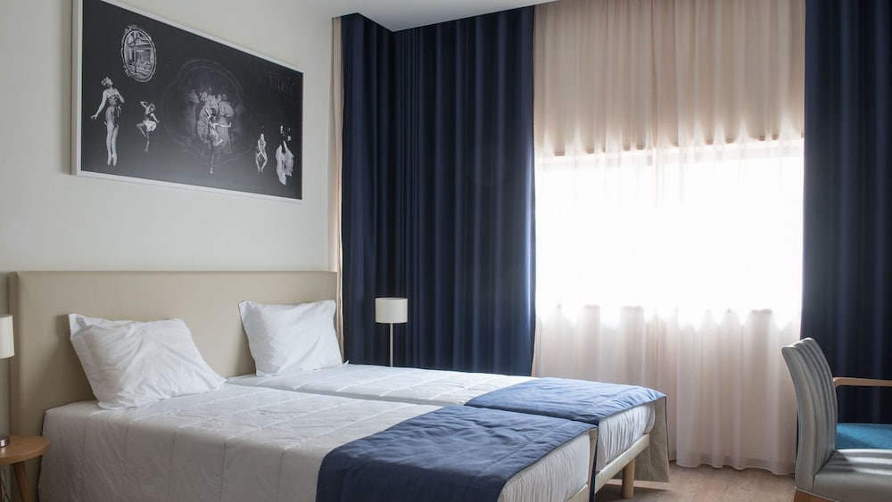 Фото отеля 2