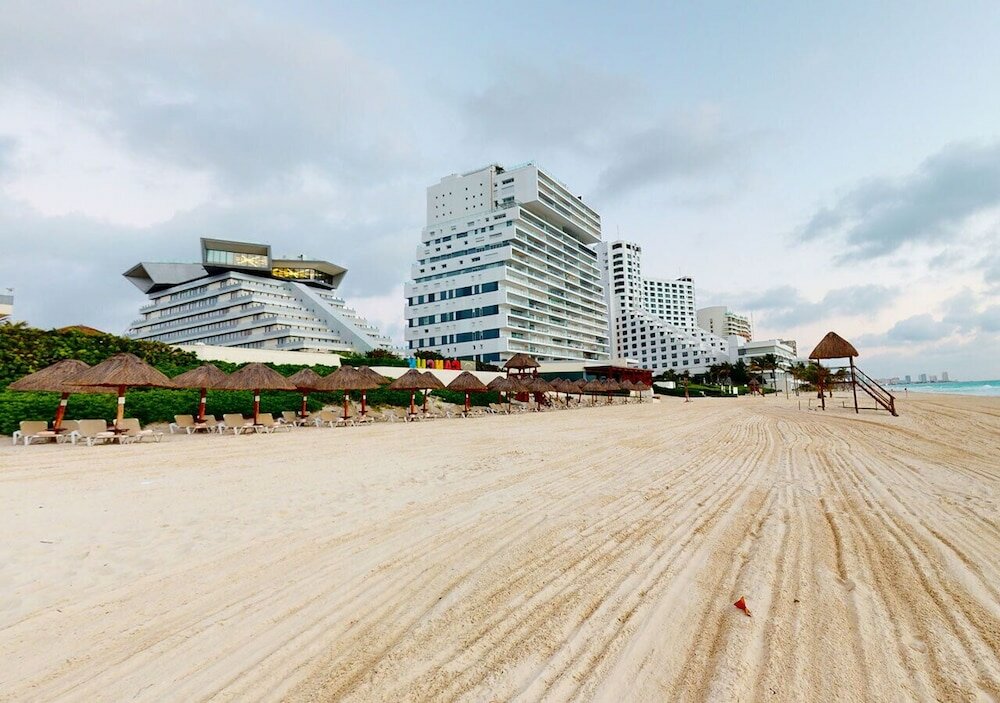 Фото Park Royal Beach Cancún - All Inclusive