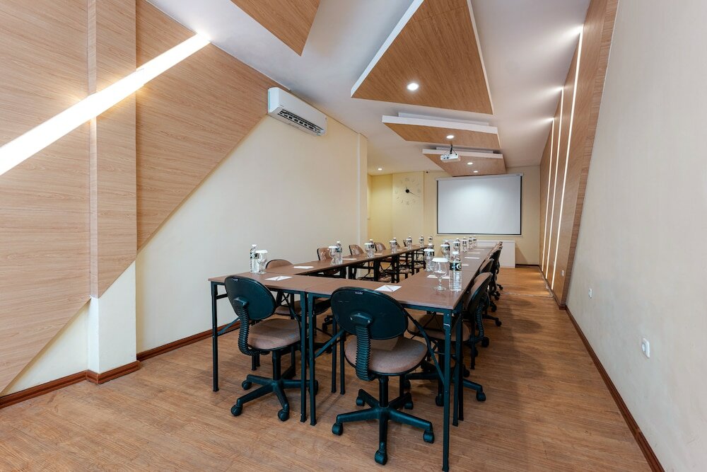 Фото Bekizaar Hotel Surabaya