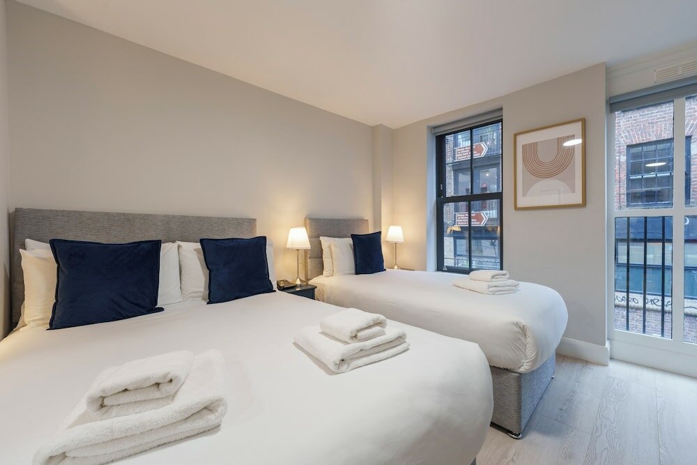 Фото The Temple Bar Lane by the KeyCollections