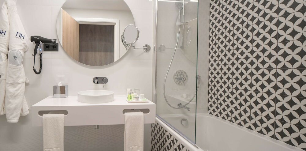 Фото Nh Hotel Porto Jardim