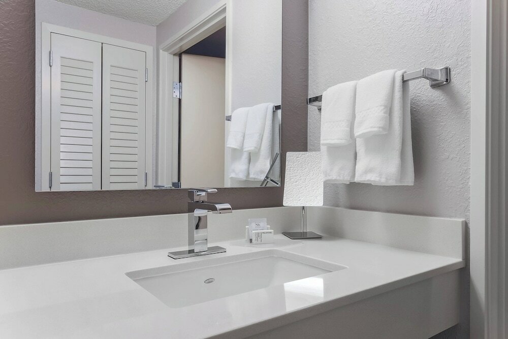 Фото Courtyard by Marriott Tampa Brandon