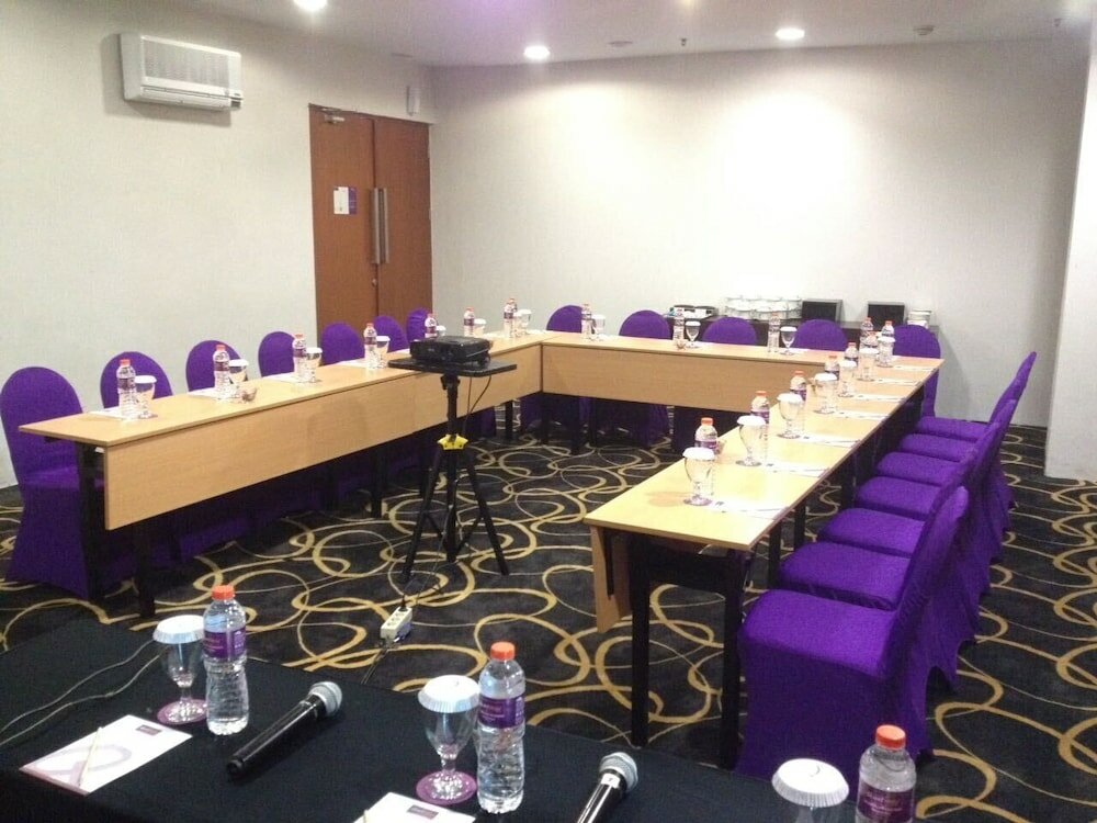 Фото Quest Hotel Darmo - Surabaya by Aston